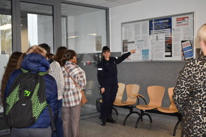 uczniowie kl. VIII z SP w Wiatrowcu z wizytą w komendzie policji