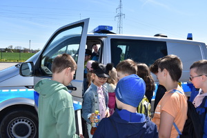wizyta dzieci w KPP w Bartoszycach