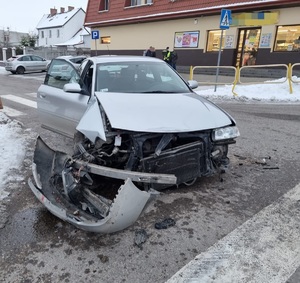 zdarzenie drogowe na skrzyżowaniu ul. Wajdy z Witosa i Skłodowskiej w Bartoszycach