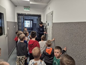 przedszkolaki z PP nr 9 z wizytą u policjantów