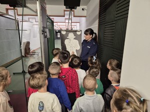 przedszkolaki z PP nr 9 z wizytą u policjantów