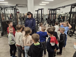 przedszkolaki z PP nr 9 z wizytą u policjantów