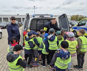 przedszkolaki z PP nr 9 z wizytą u policjantów