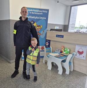 przedszkolaki z PP nr 9 z wizytą u policjantów