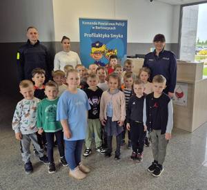 przedszkolaki z PP nr 9 z wizytą u policjantów
