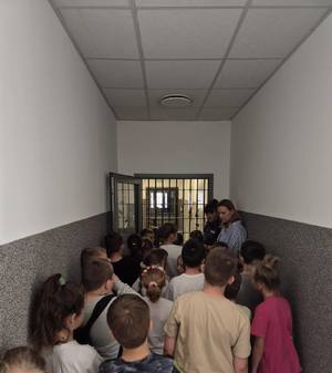 spotkanie w KPP w Bartoszycach z uczniami SP Żydowo