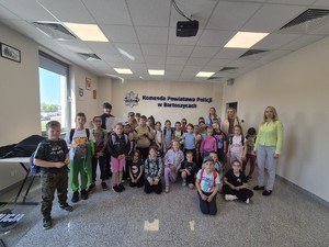 spotkanie w KPP w Bartoszycach z uczniami SP Żydowo