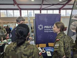 Policjanci w czasie Targów Edukacji i Pracy