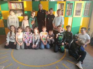 policjanci w czasie spotkań z uczniami