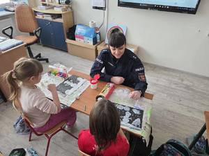 policjanci w czasie spotkań z uczniami