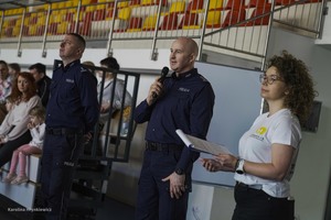 uczestnicy Turnieju Charytatywnego w Piłce Siatkowej o Puchar Komendanta Wojewódzkiego Policji w Olsztynie