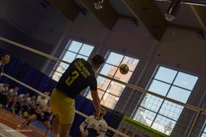 uczestnicy Turnieju Charytatywnego w Piłce Siatkowej o Puchar Komendanta Wojewódzkiego Policji w Olsztynie