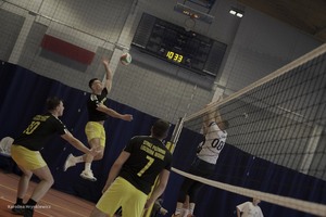 uczestnicy Turnieju Charytatywnego w Piłce Siatkowej o Puchar Komendanta Wojewódzkiego Policji w Olsztynie