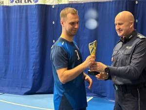 uczestnicy Turnieju Charytatywnego w Piłce Siatkowej o Puchar Komendanta Wojewódzkiego Policji w Olsztynie