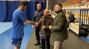 uczestnicy Turnieju Charytatywnego w Piłce Siatkowej o Puchar Komendanta Wojewódzkiego Policji w Olsztynie