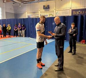 uczestnicy Turnieju Charytatywnego w Piłce Siatkowej o Puchar Komendanta Wojewódzkiego Policji w Olsztynie