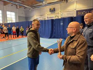 uczestnicy Turnieju Charytatywnego w Piłce Siatkowej o Puchar Komendanta Wojewódzkiego Policji w Olsztynie